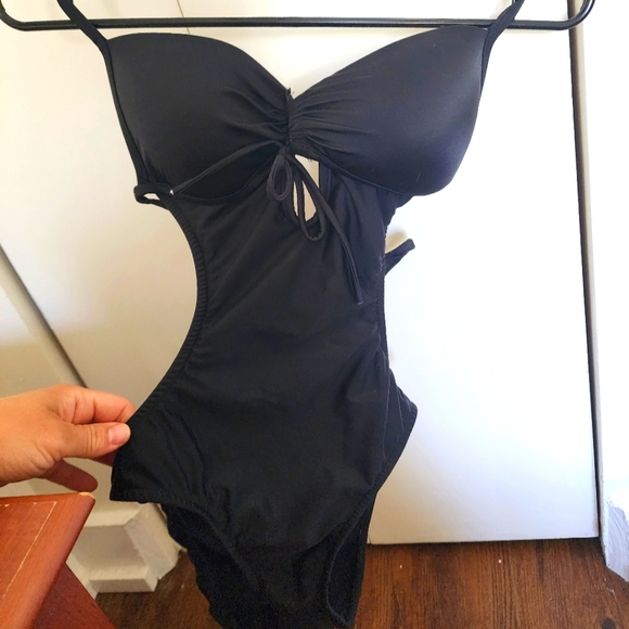 VENUS one piece swim suit - Picture 1 of 6